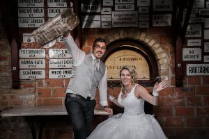 kreatív esküvői fotózás, retró, Korona Étterem Pizzafaló Pizzéria Bicske
